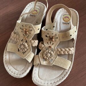 Earth Spirit Leather size 8 Embellished Women’s Sandals